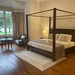 5-Bedroom Netherleigh Heritage Bungalow By Lake Gregory
