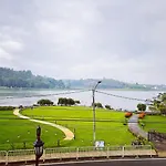 Royal Lake Hotel