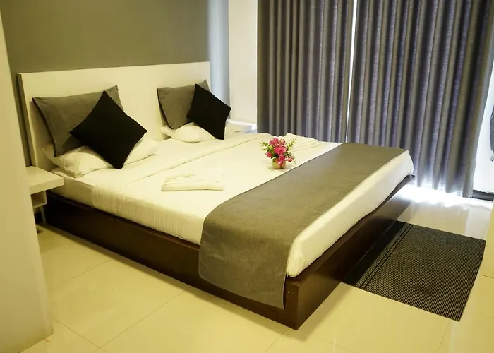 Lake View Luxury Apartment