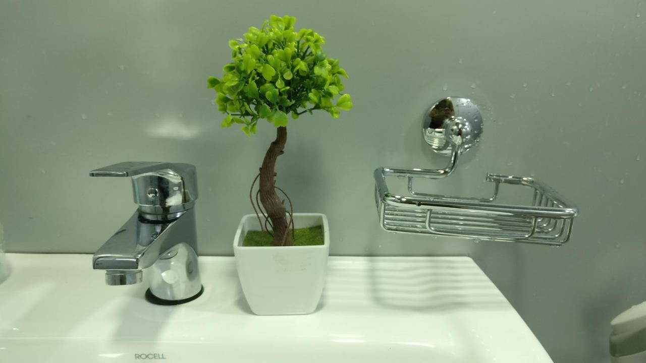 Hotel Container Edge