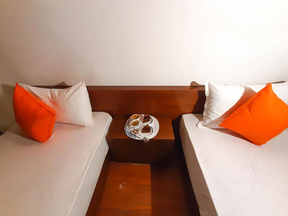 Ruby Hotel *