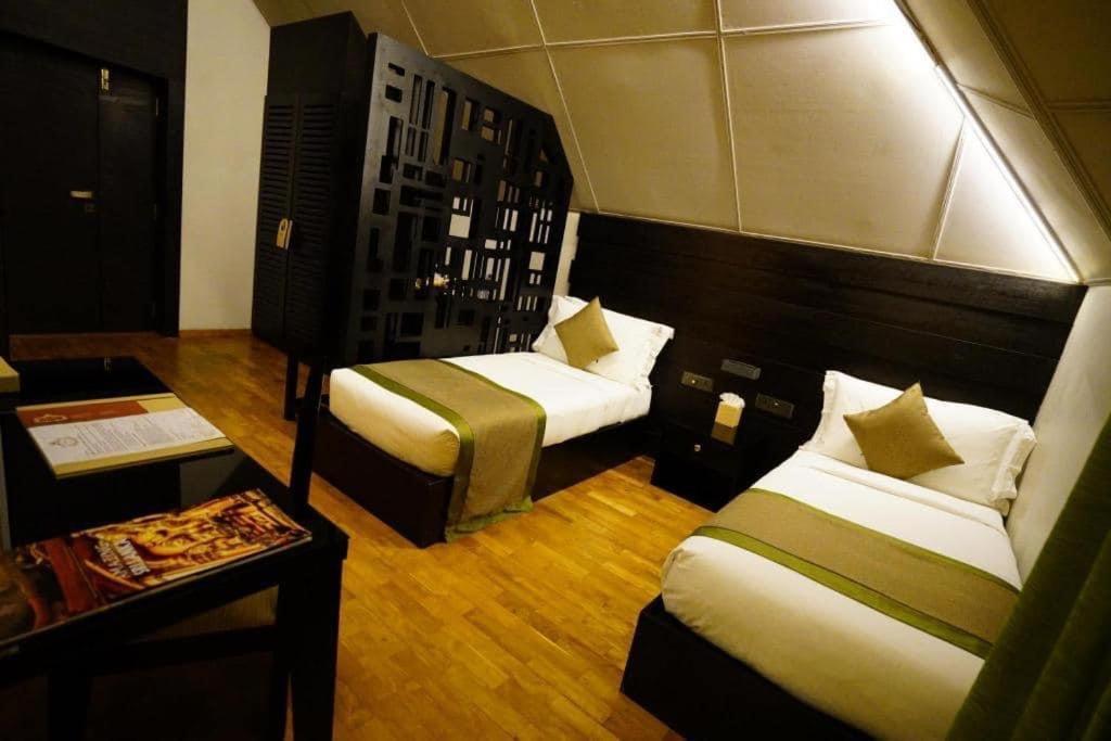 Victoria Court Hotel 3*