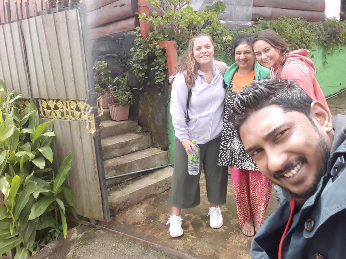 20/20 Wood Homestay Nuwara Eliya