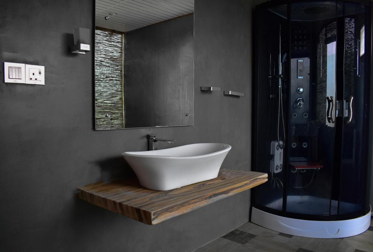 Newbury Villa *