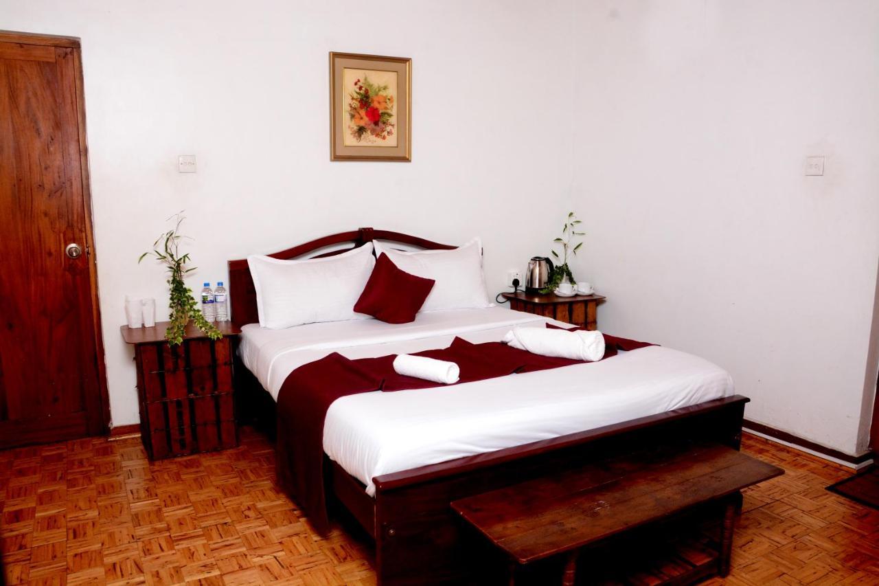 The West Gate Bungalow Bed & Breakfast *