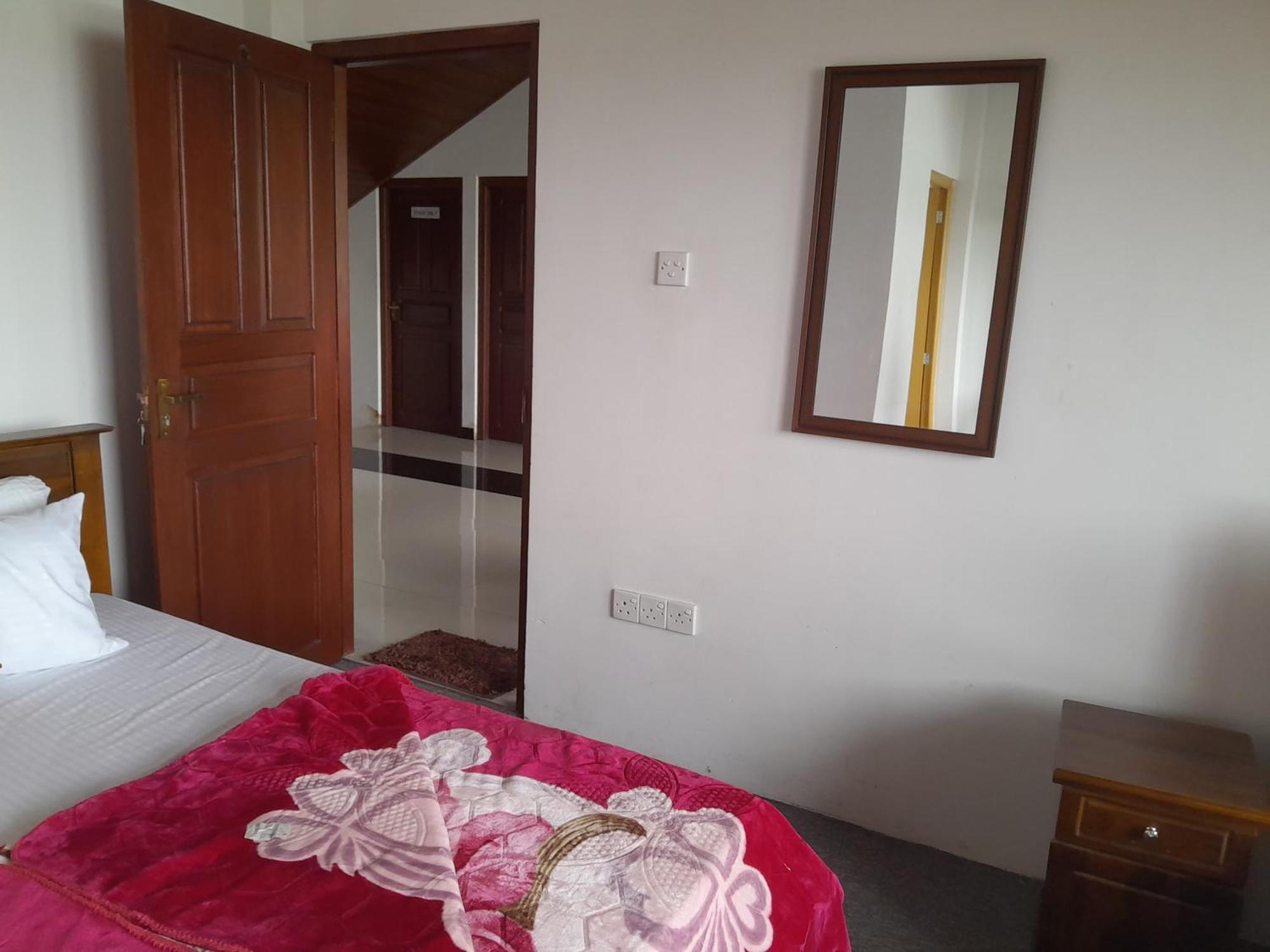 Creek View Hotel *