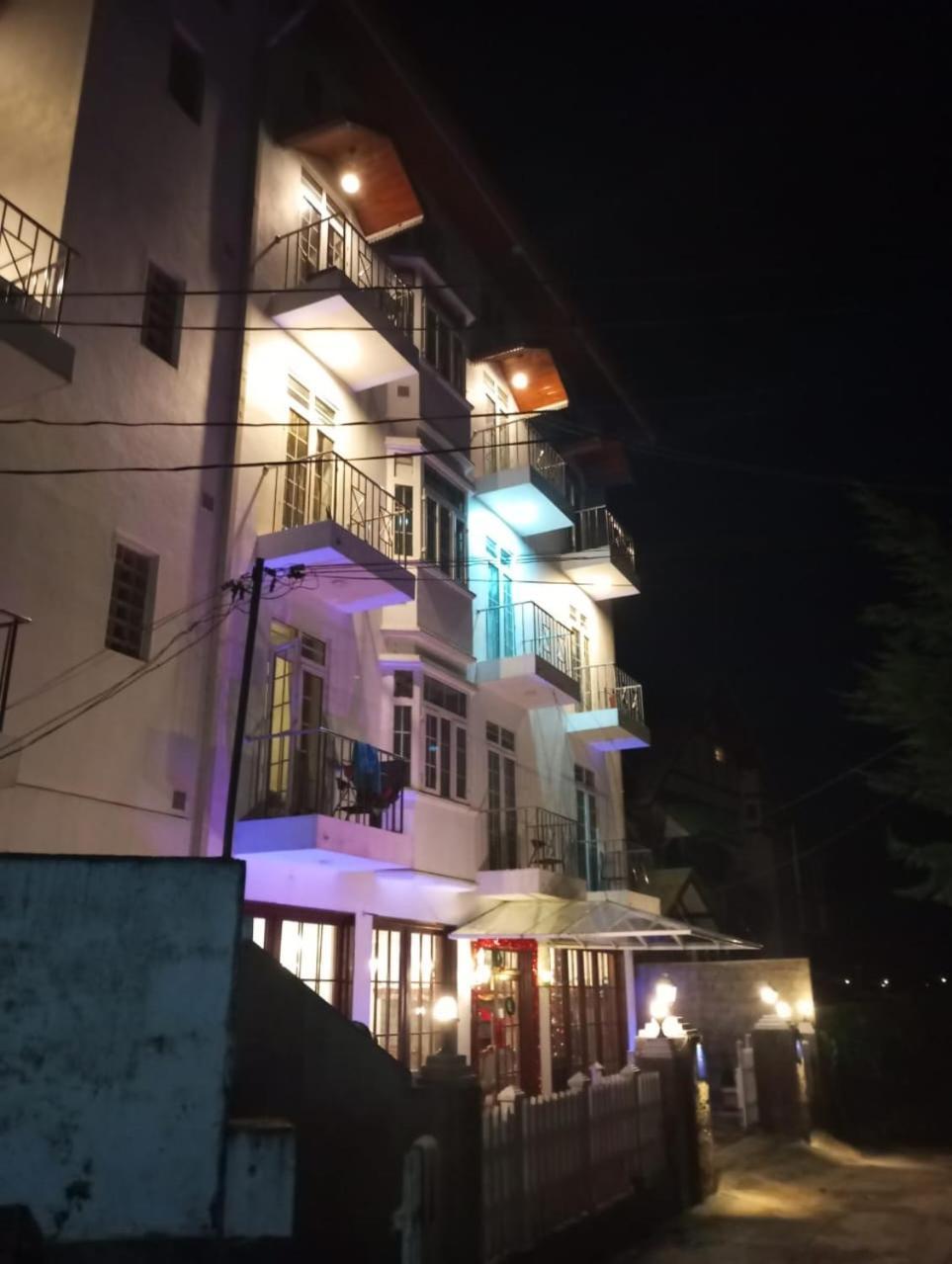 Hotel Royal Pearl Hills 3*