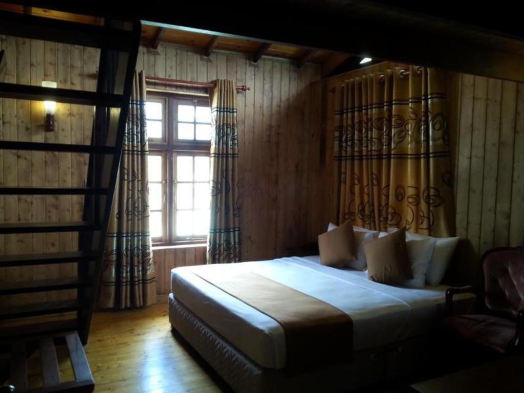 Alpine Hotel