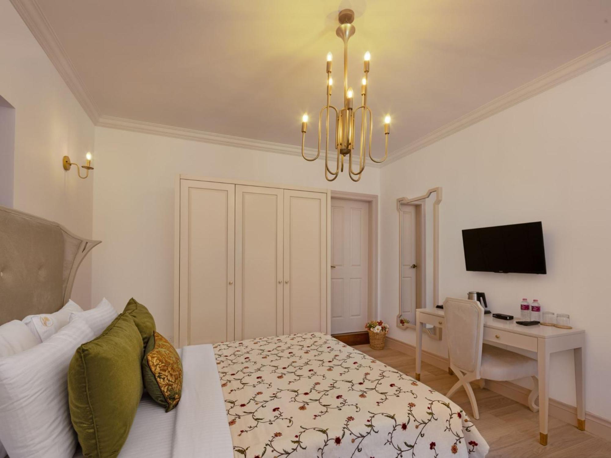 Lyndale 5*
