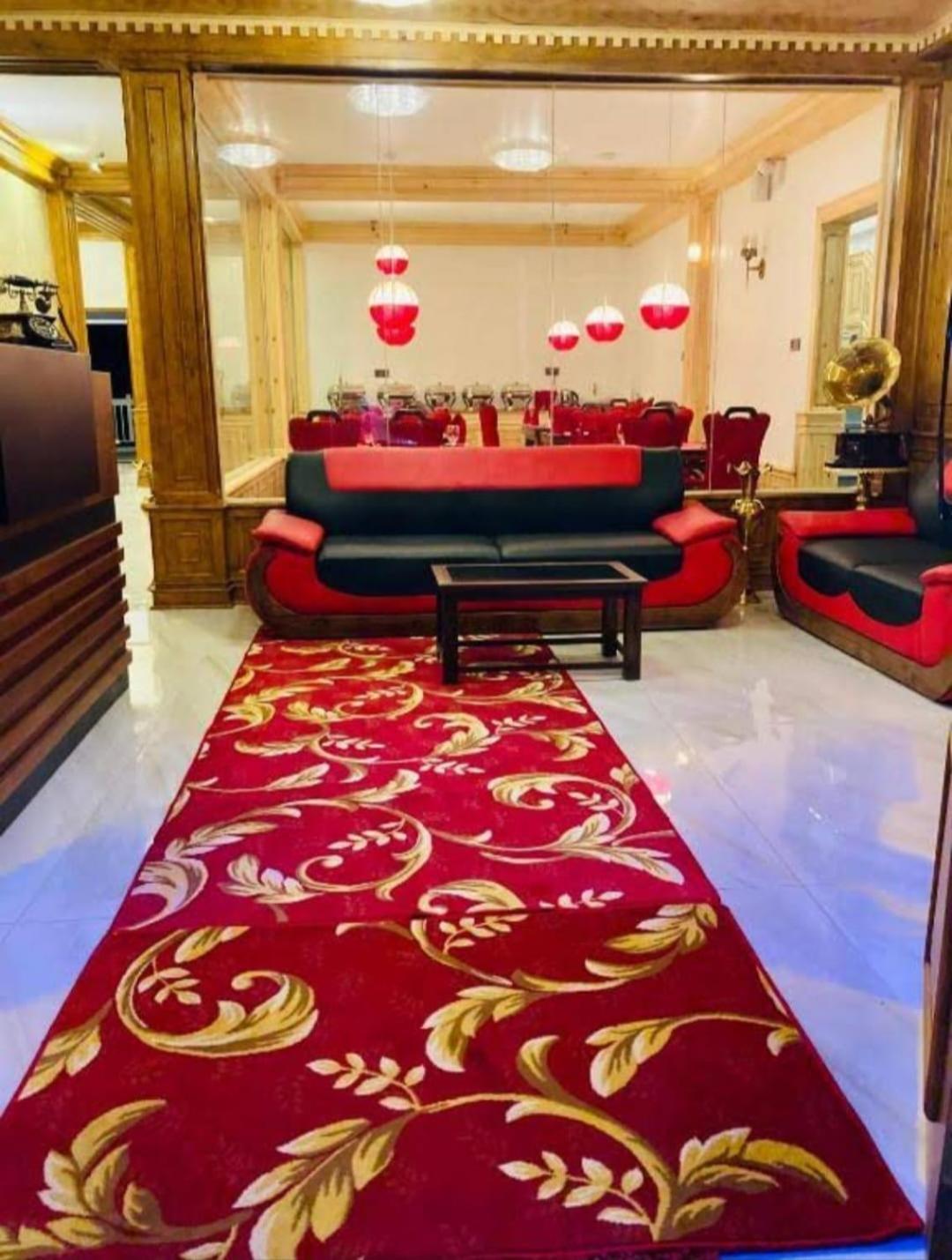 Twin Red Hotel