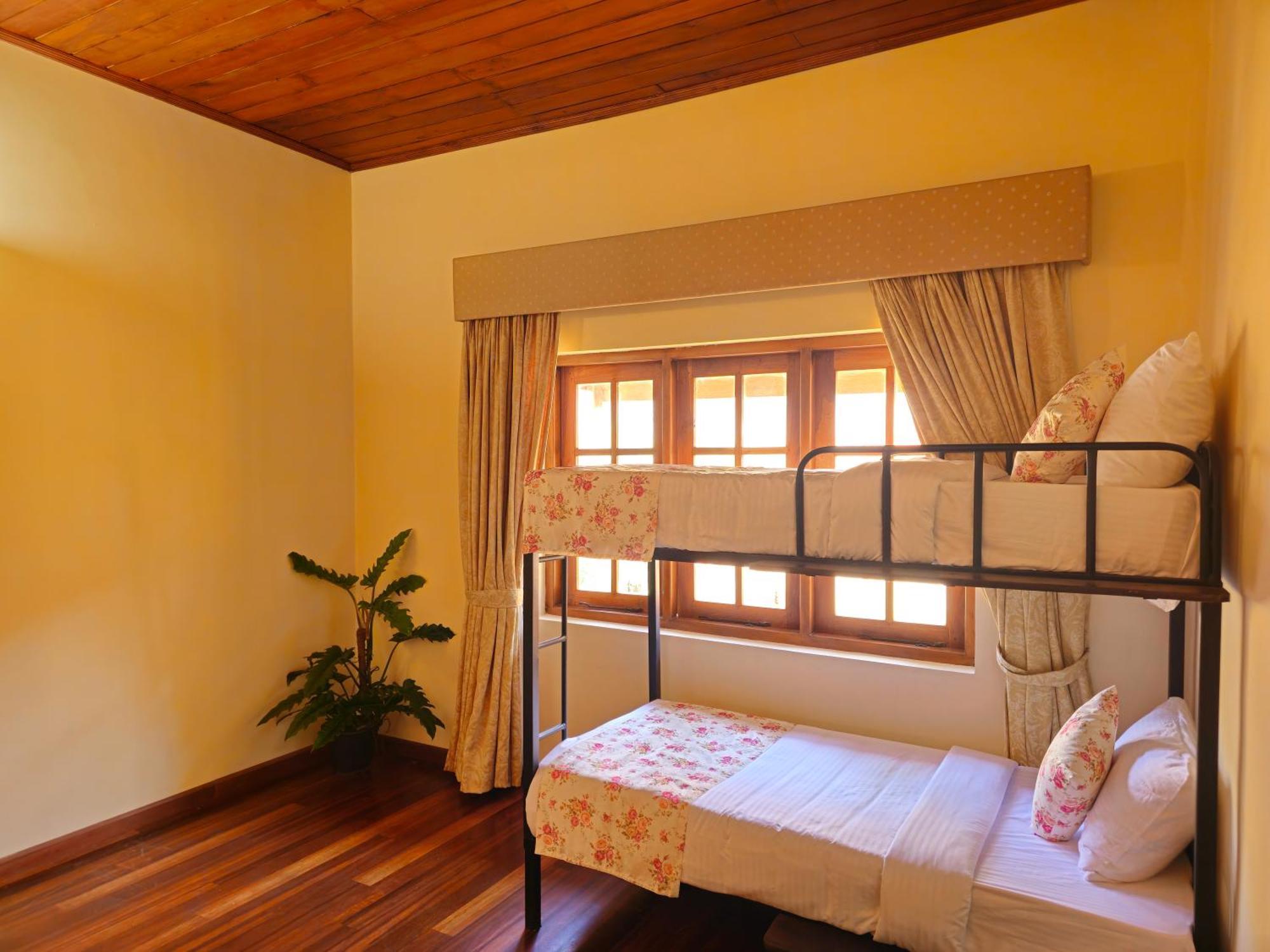 Hotel The Loris Manor *