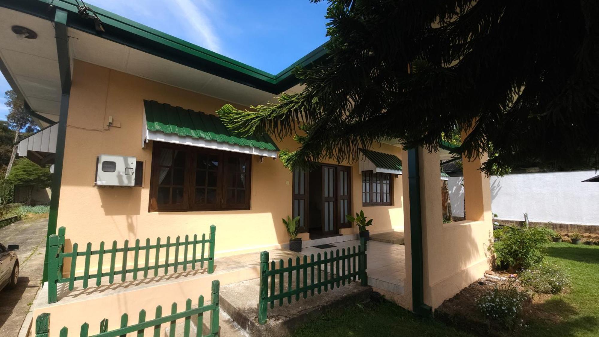 Hotel The Loris Manor *