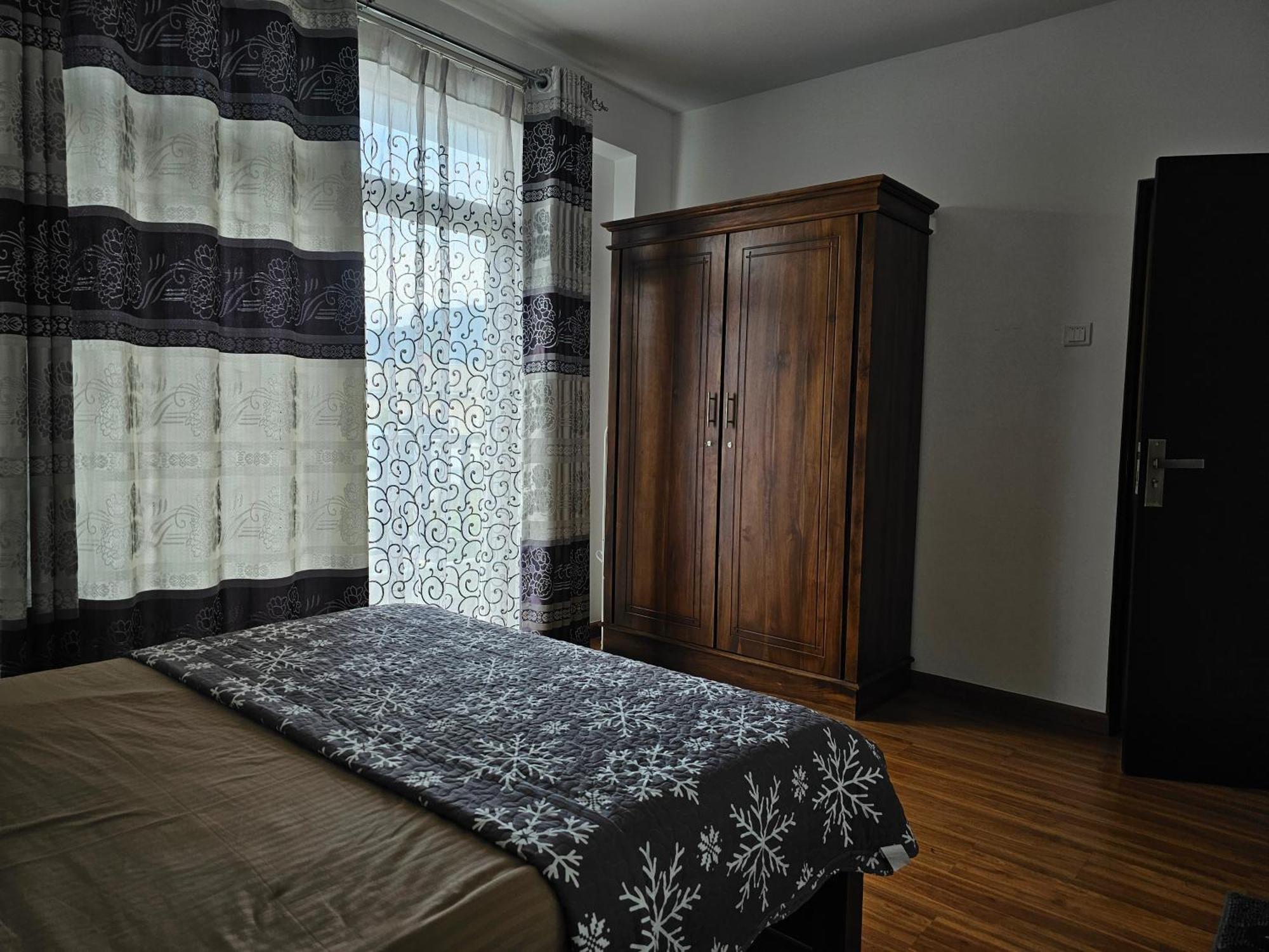 Cozy View 2 Bedroom With Kitchen Apartment *