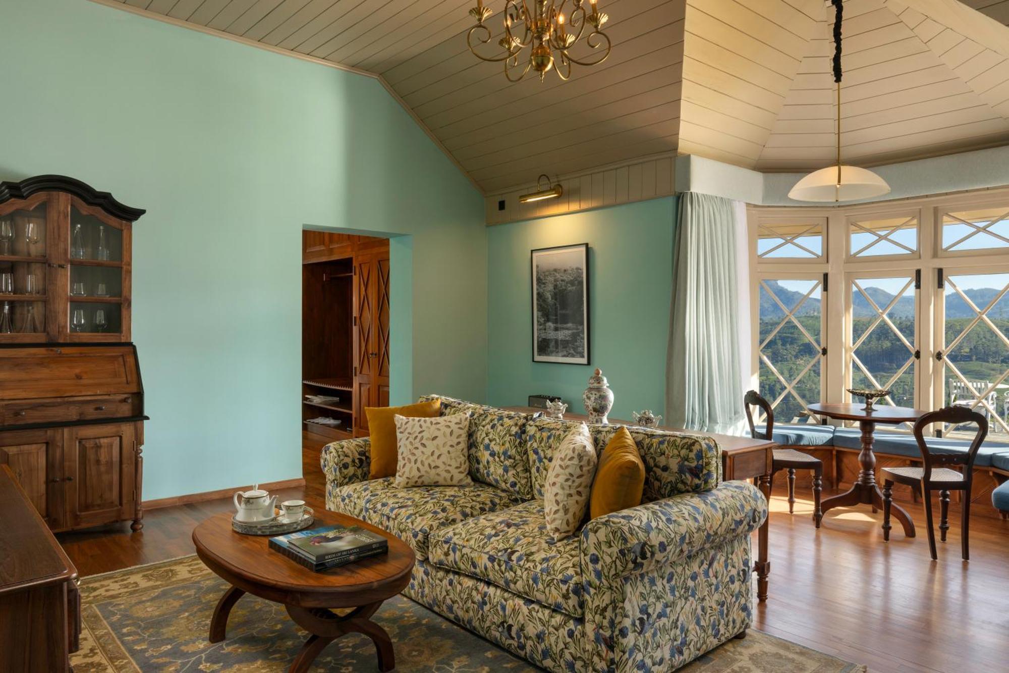 Uga Halloowella Hotel