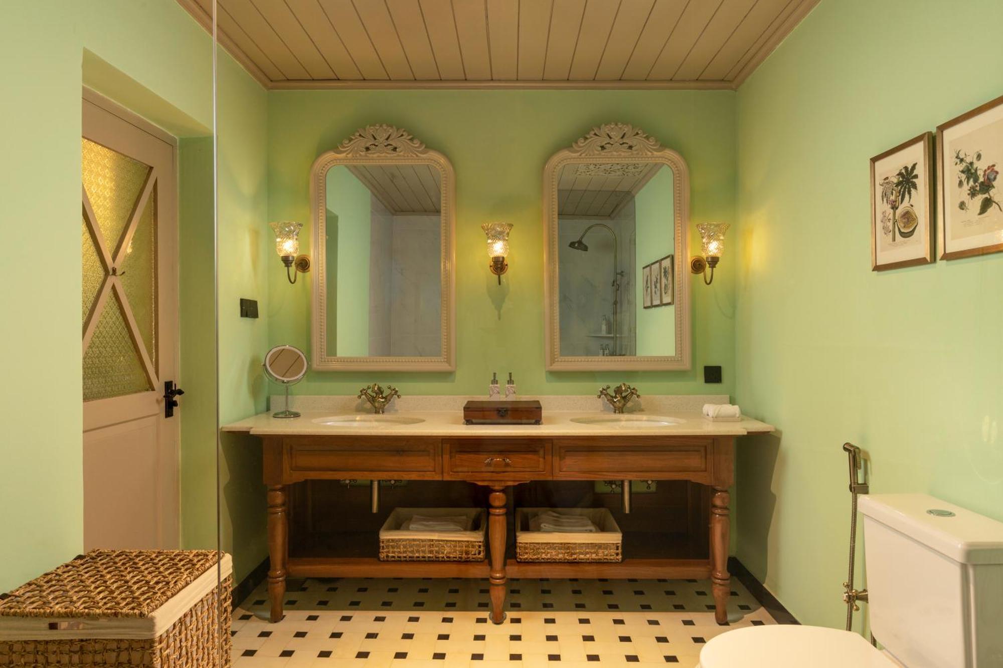 Uga Halloowella Hotel 5*