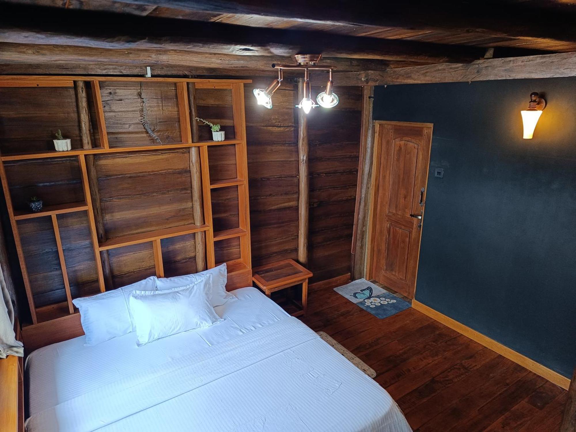 Rc Quirky Wood House Villa