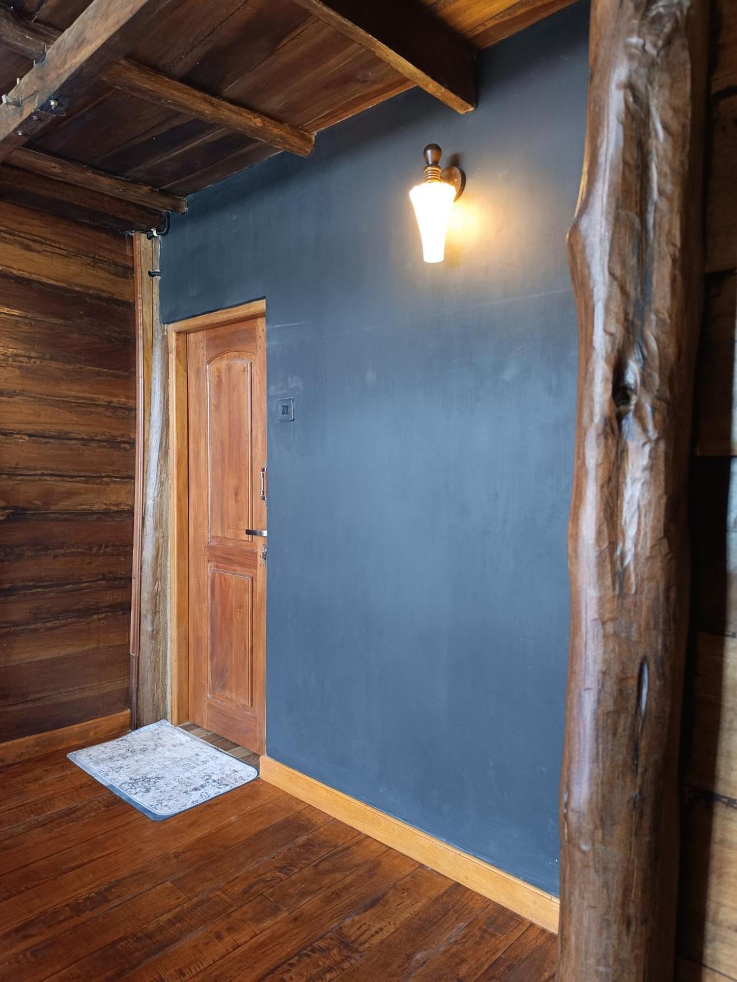 Villa Rc Quirky Wood House *