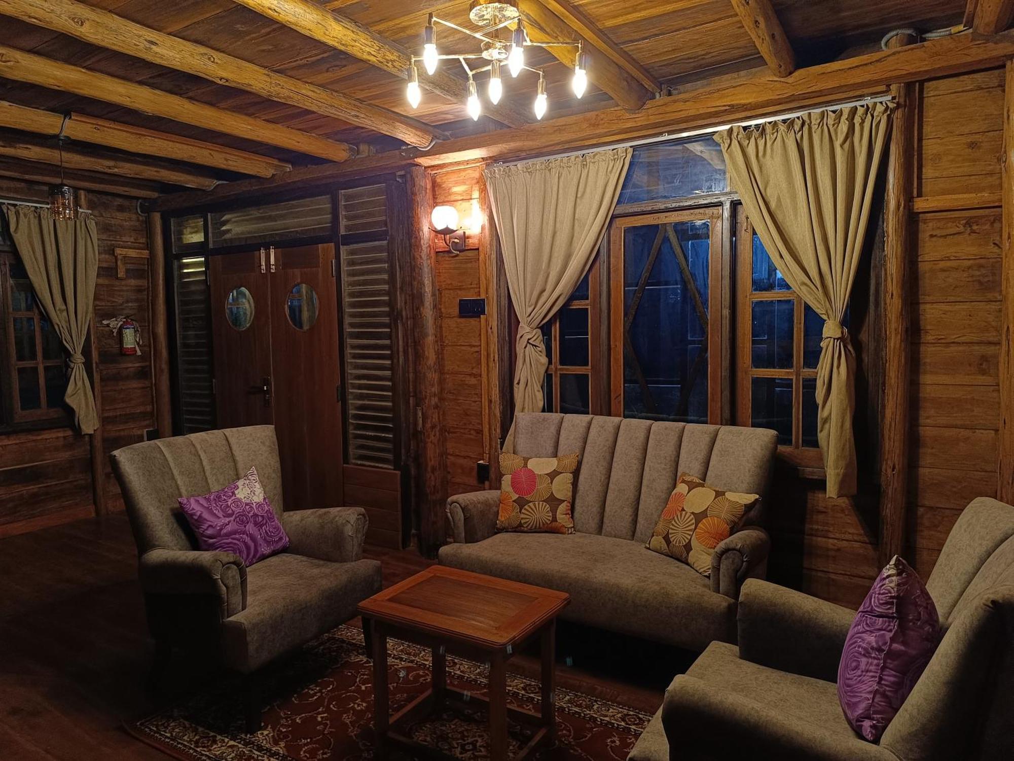 Rc Quirky Wood House *