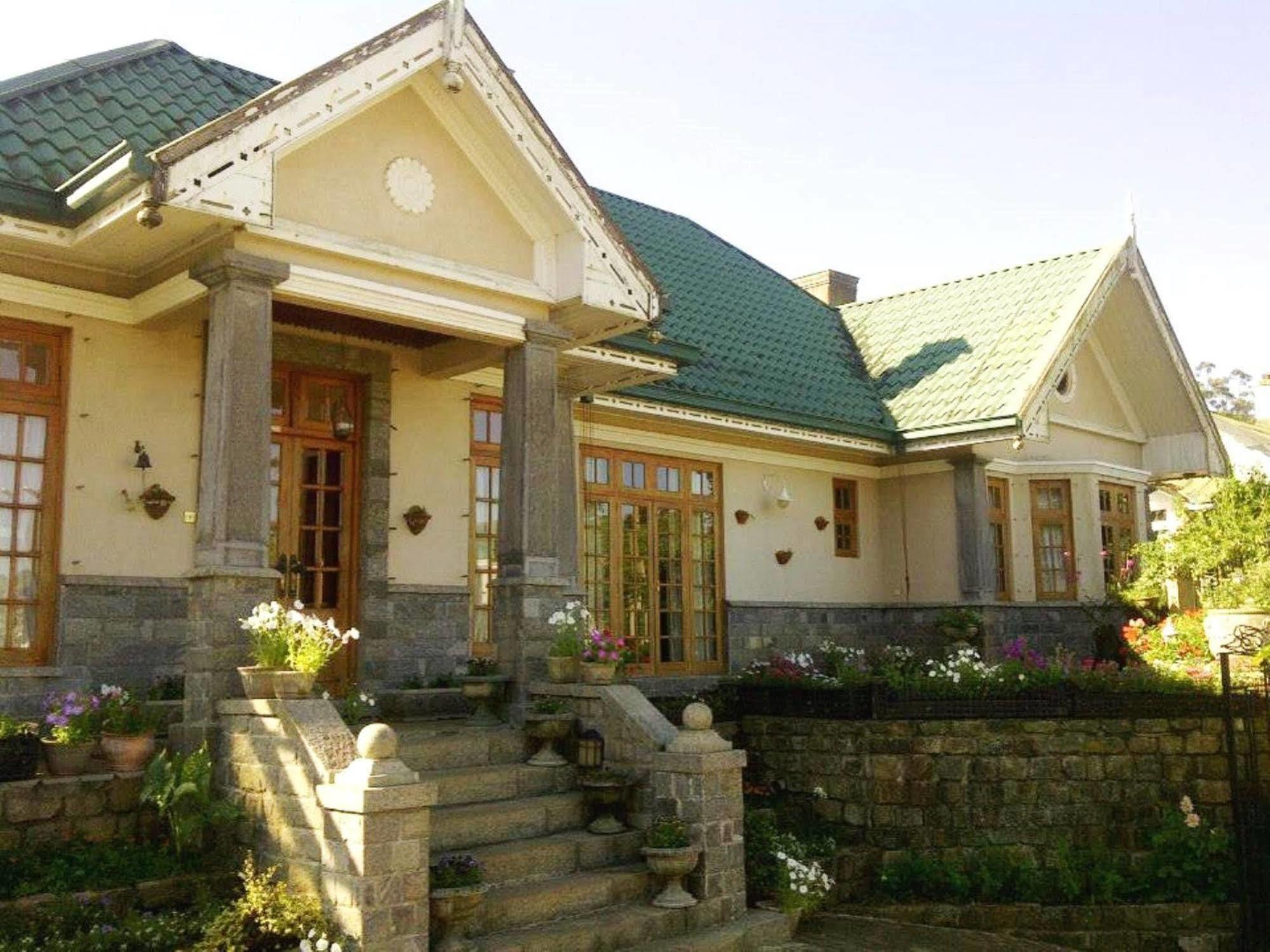 Roselynn Manor Bed & Breakfast