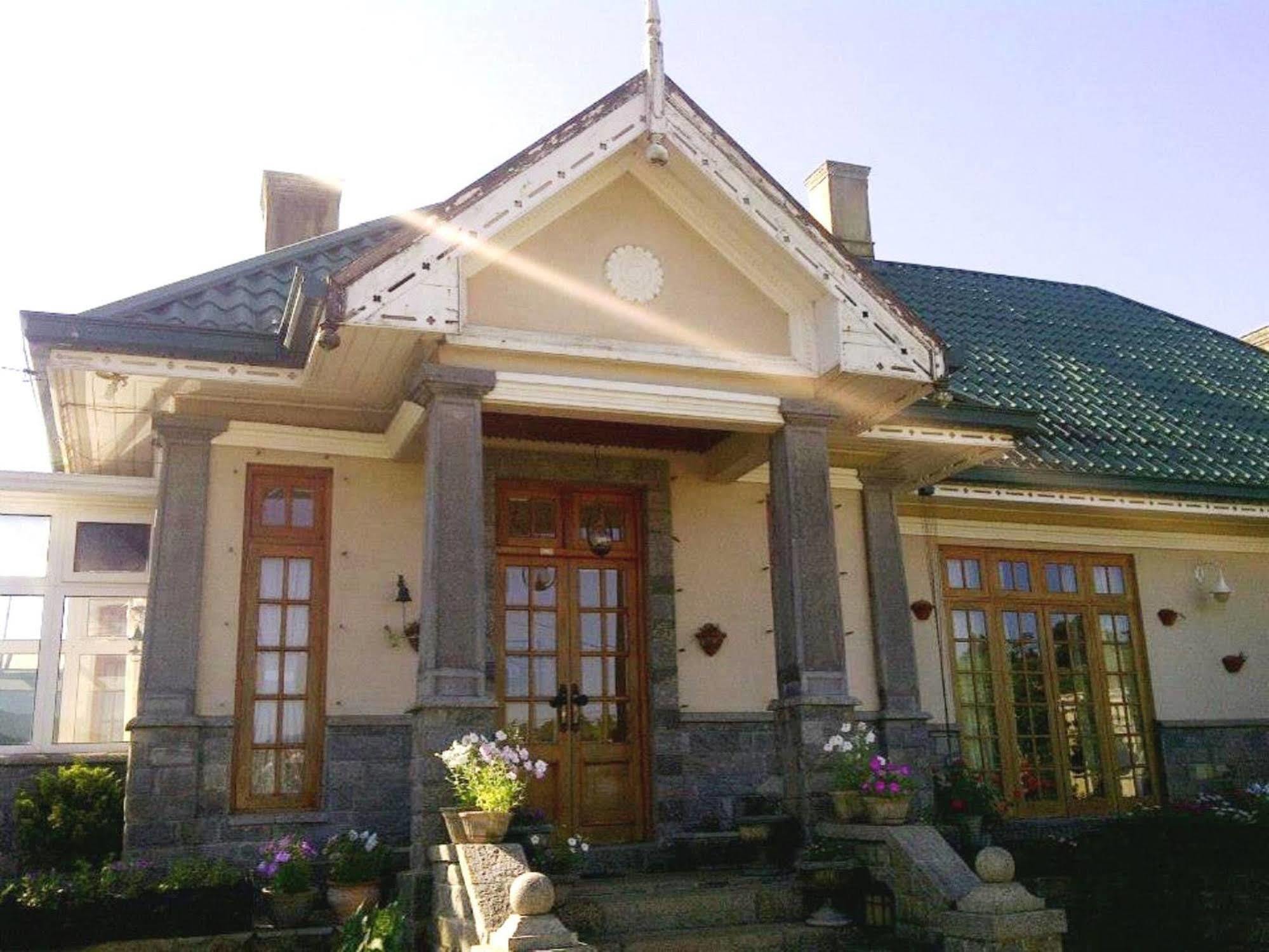 Roselynn Manor Bed & Breakfast Nuwara Eliya