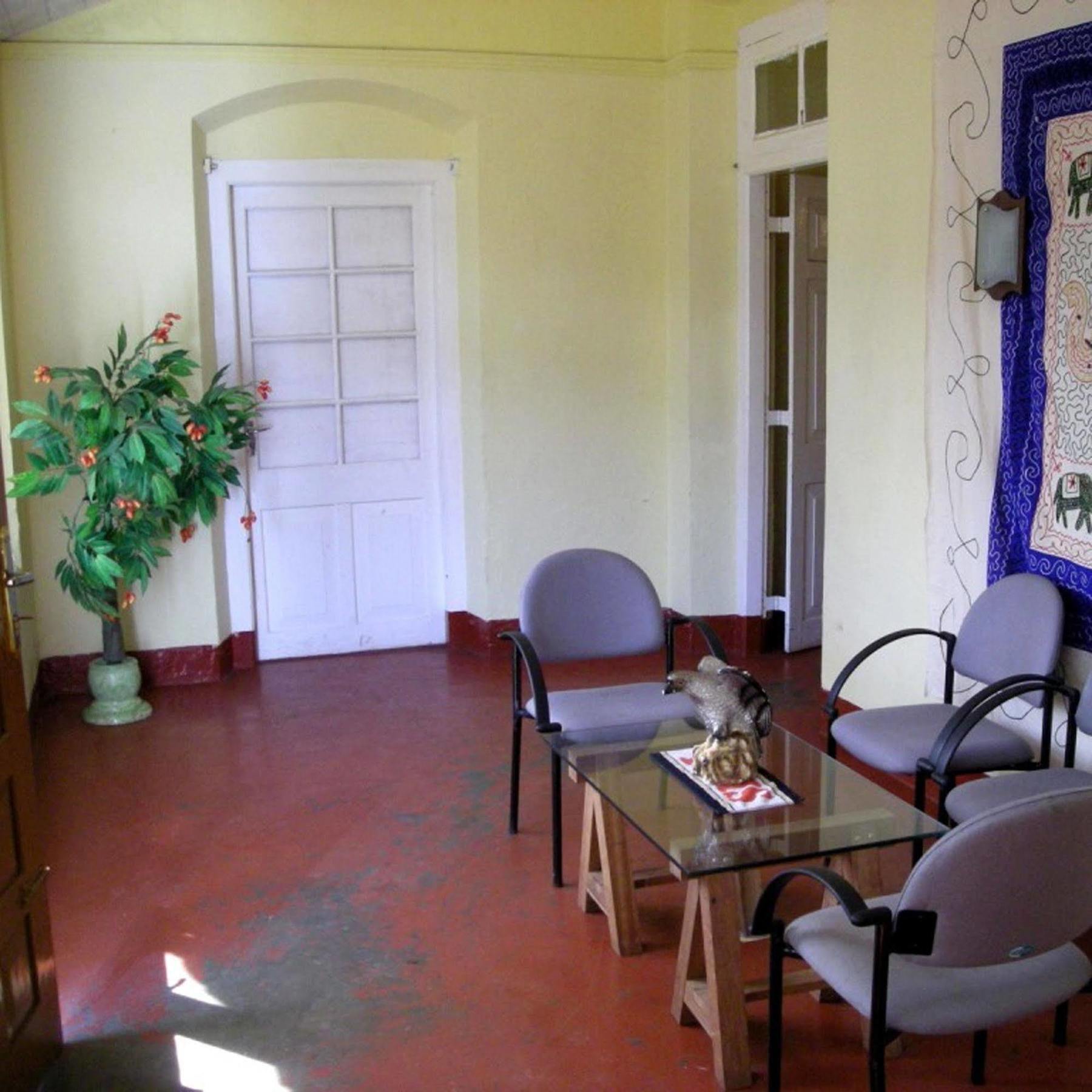 Old Colonial Hotel 2*