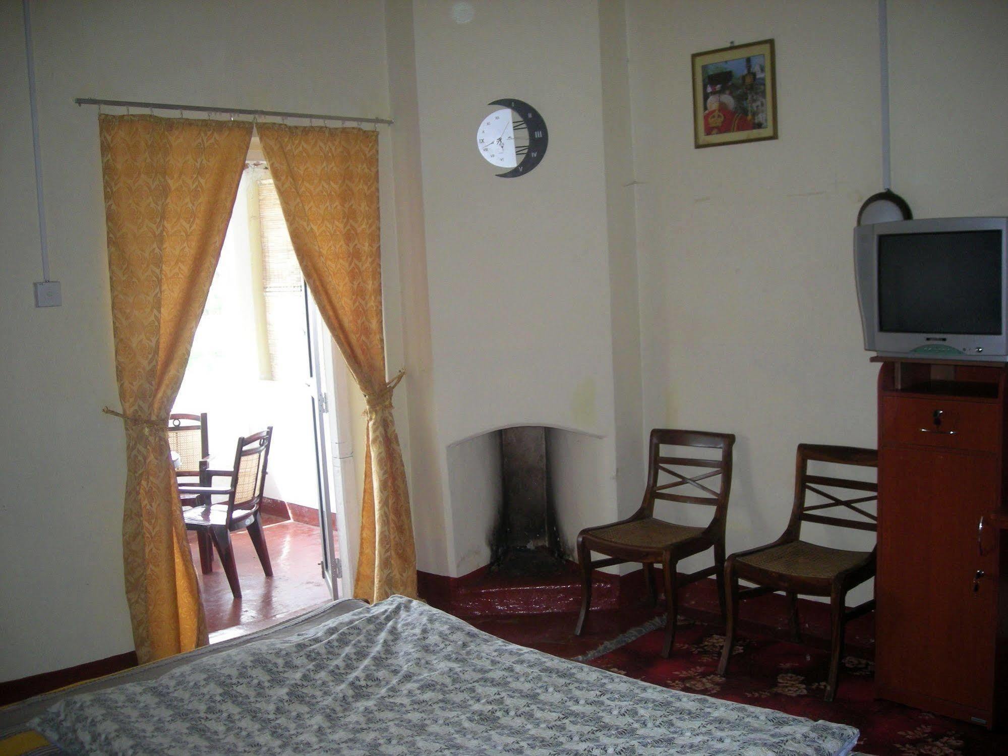 Old Colonial Hotel