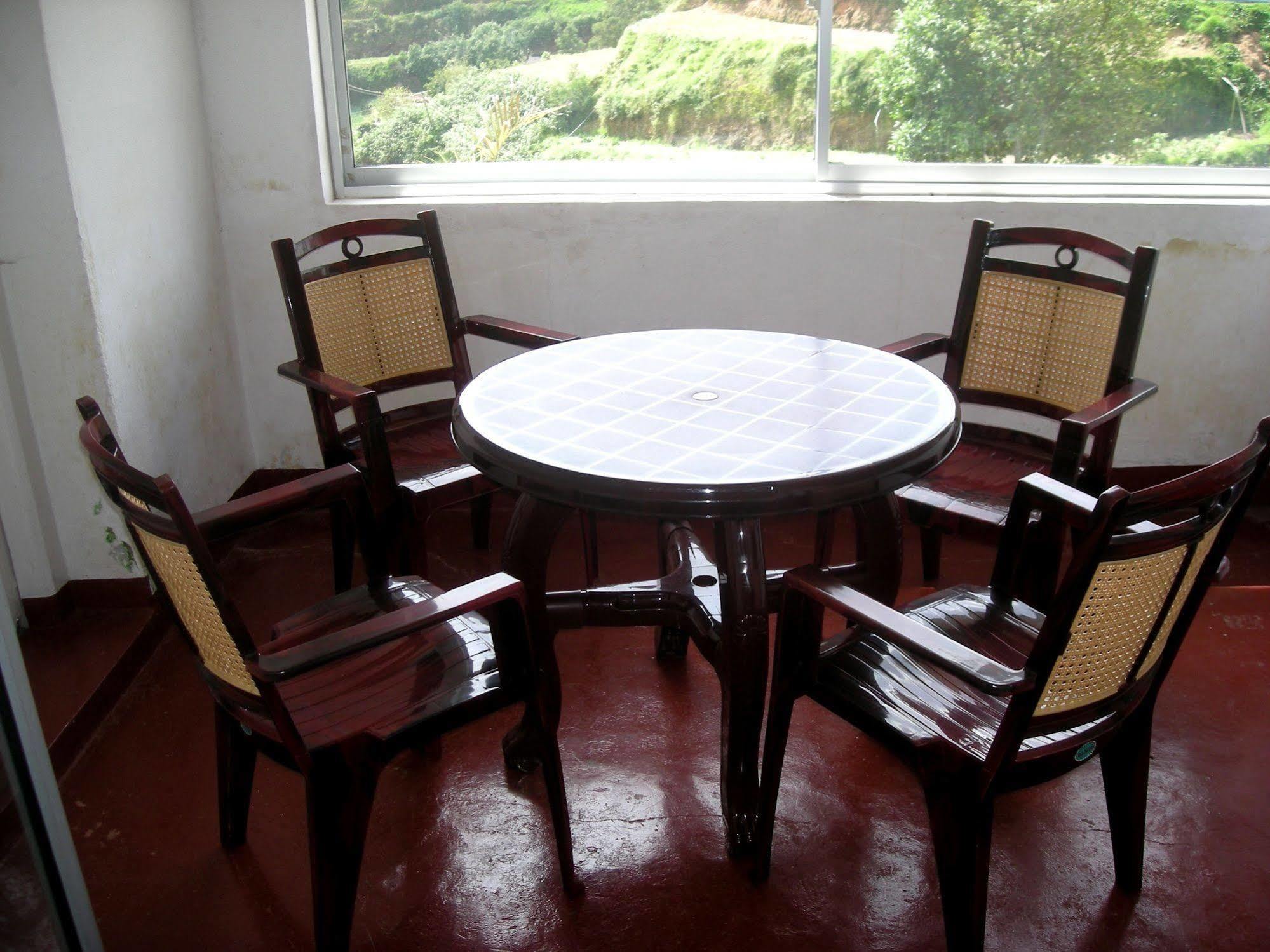 Old Colonial Hotel 2*