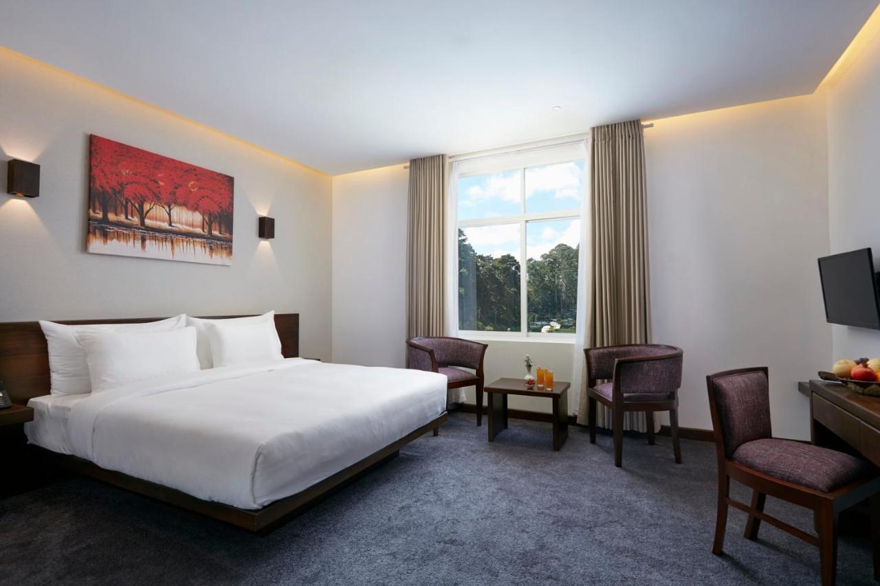 Galway Heights Hotel 4*