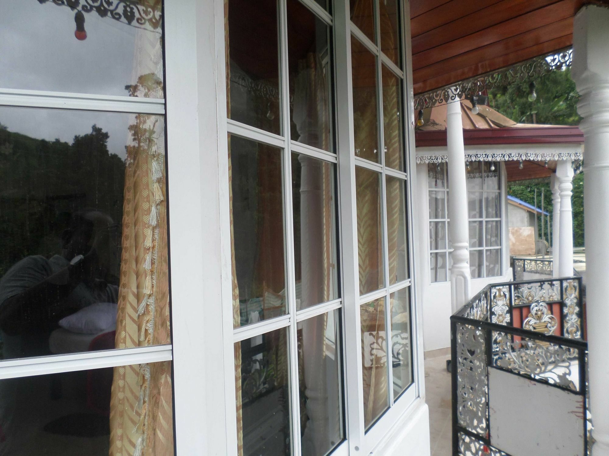 Vista Upper Road Hotel 3*