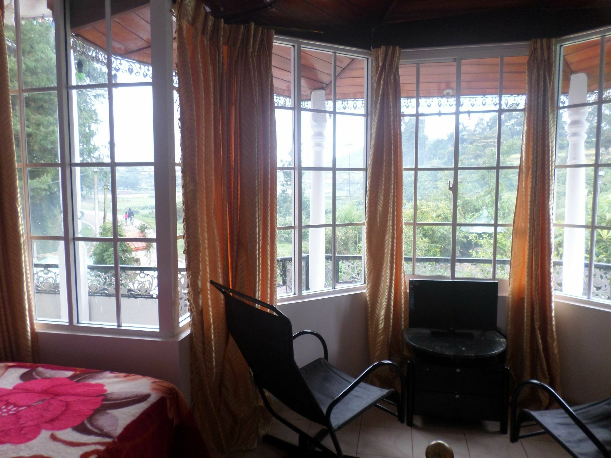 Vista Upper Road Hotel 3*