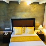 Moon Plain Resort