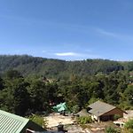 Red Wood Inn