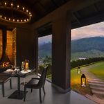 The Golden Ridge Hotel