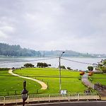 Royal Lake Hotel