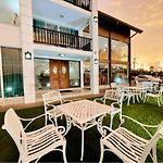 Royal Lake Hotel