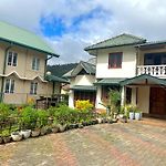 Selis Manor