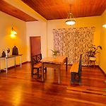 The Loris Manor