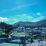 Mountain Breeze Cool Apartment