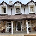Hide Out Hills Bungalow