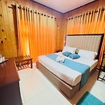 Single Tree Hotel
