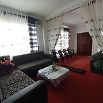 Highland Hills Lodge