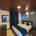 The Lakeside Stay