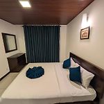 The Lakeside Stay