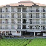 Shinic Holiday Inn