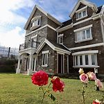 Rose Manor