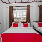 Oyo 575 White Rose Residence