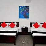 Capital O 281 Laa Adams