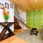 Hummingbird Hill * Nuwara Eliya