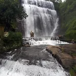 Woods Hut Homestay Nuwara Eliya