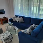 J\'S Villa